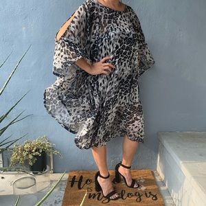 Leopard sprint Flowy Dress